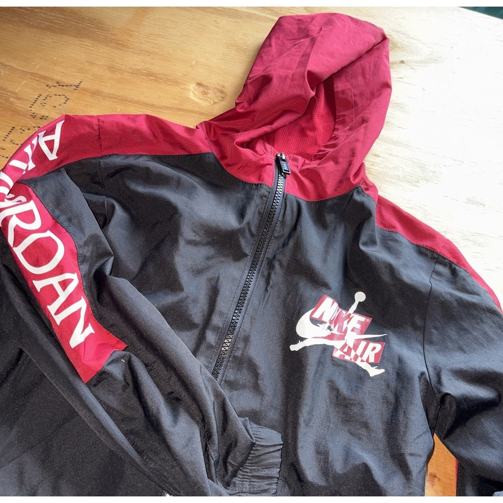 Nike Jordan Boys Windbreaker Jacket Hooded Black Red Small 8-10 Windrunner Rain